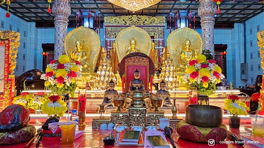 Golden buddha statues in Wat Chue Chang, one of the spots to see in Hat Yai
